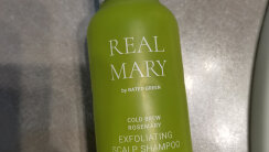 Rated Green Real Mary Cold Brewed Rosemary Exfoliating Scalp Shampoo 100ml Глубокоочищающий отшелушивающий шампунь с соком розмарина &mdash; Фото 6