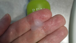 Rated Green Real Mary Cold Brewed Rosemary Exfoliating Scalp Shampoo 100ml Глубокоочищающий отшелушивающий шампунь с соком розмарина &mdash; Фото 7