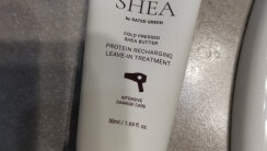 Rated Green Real Shea Gold Pressed Shea Butter Leave-in Treatment 50 ml Термозахисний відновлюючий крем для волосся з маслом ши &mdash; Фото 6