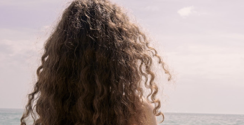 Пухнастість волосся: підбір засобів для догляду та рекомендації трихолога